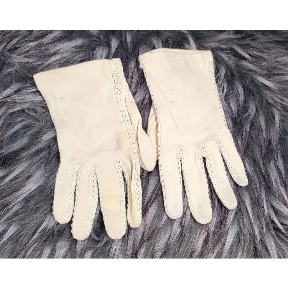 Vintage ladies gloves